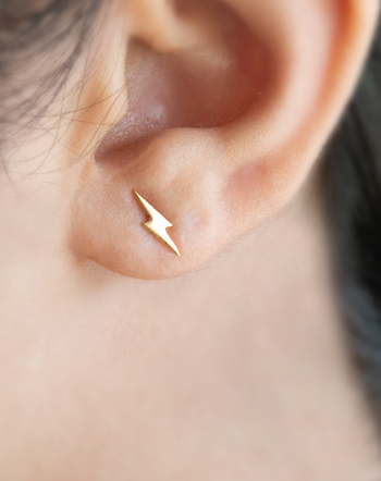 18kt Gold PSTM Myanmar Nyunt Single Flower Earrings – Pippa Small